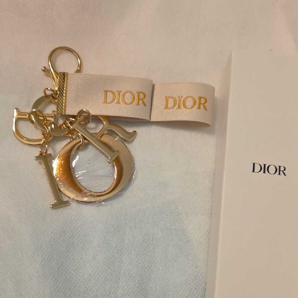 Dior Gold and Cream Key Holder. Georgeous GWP Item. - Picture 2 of 2